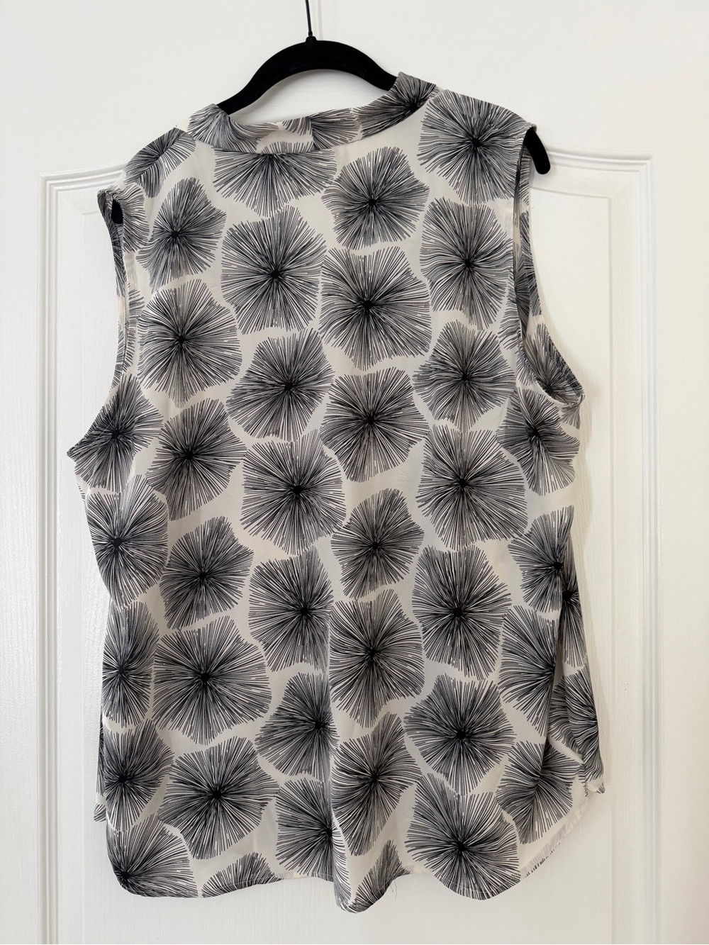 Abstract Print Button Front Top - Picture 2 of 5